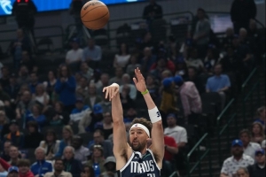 神射手归位！克莱11中8&三分7中5砍23分 次节16分&正负值+31
