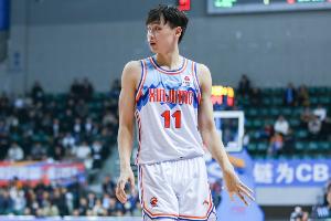 意难平！齐麟季后赛8进4未出战 常规赛场均13.7分4板&命中率41.5%