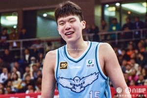 琼斯：杨瀚森能进NBA 他每天和比自己强的球员对抗 定会变得更好