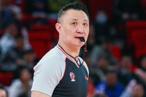 媒体人：外籍裁判水平有问题很正常 他们是来制衡主场哨和偏哨的