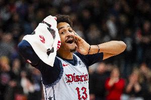 风采依旧🤩普尔第2次单赛季场均不足30分钟砍下20+ NBA历史最多
