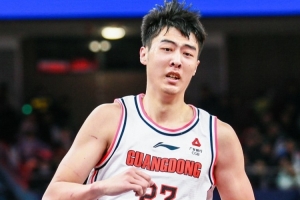 没能充当奇兵！张明池替补12分钟1中0无任何有效数据 2失误4犯规
