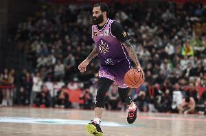 一个不丢！里勒半场5投全中&三分1中1拿到11分2助攻
