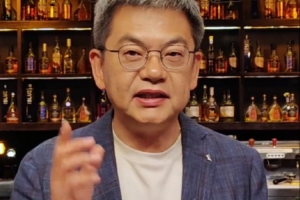 苏群：湖人季后赛G1的策略出现了严重问题 漏底角的三分被捶死了
