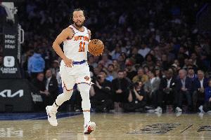 效率低！布伦森半场15投仅4中拿到11分 正负值-4