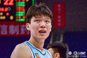 关键失误要命！杨瀚森6中5得14分4板4助4帽 还有6失误5犯规