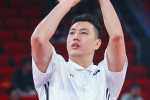 老队长翟晓川今天的表现真的让人看得感动 他永远是北京男篮的魂
