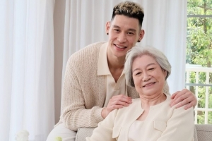 林书豪晒照：妈妈牺牲了她的梦想 只为我能追逐自己的梦想❤️