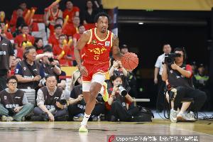 😤你是真滴硬！小巴里-布朗半场12中7&三分5中3砍下19分3板4助