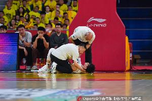 曾凡博养伤恢复的时间会影响他参加亚洲杯 或者必须与时间赛跑