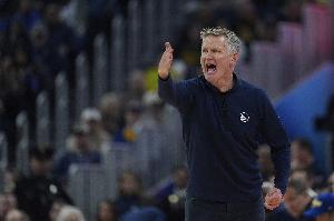 科尔：NBA规定投篮结束后能碰投篮手 总有一天有人会因此骨折