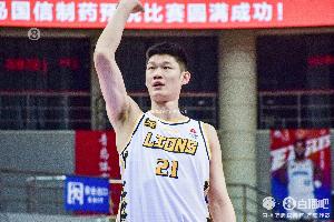 内线随便打！胡金秋半场12中9高效轰下20分5篮板 次节14分