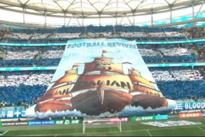 震撼！英博vs国安赛前，梭鱼湾看台展示大型TIFO ‘足球复兴’
