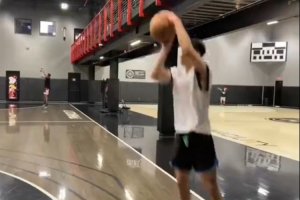💪💦林葳已经开始特训 为参加NBA选秀做准备