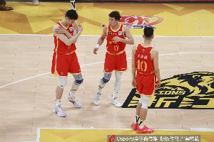 媒体人：这个系列赛会打很多场 很不希望伤病影响这个系列赛