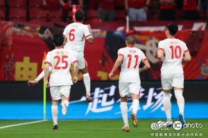 上海海港vs青岛海牛比赛图集，下一场继续战斗！