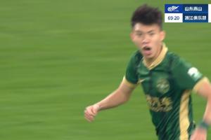 太强了！近7场7球！18岁王钰栋双响，8球并列射手榜榜首！