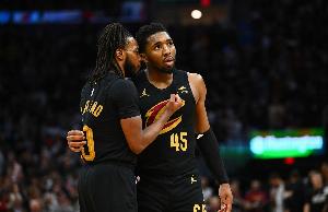外线还没开！骑士上半场三分11中1 米切尔&加兰合计9中0