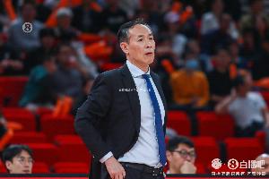 麦穗丰：北京毫无变化的进攻令人费解 广厦连续2次技术性击倒对手