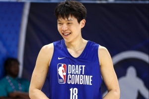 马健：杨瀚森是邓约结合体&球商很高 他有机会进入首轮前20顺位