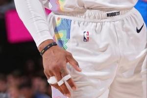 🤕右手扭伤大概率出战G7！美媒晒图：威少多个手指缠满绷带🩹