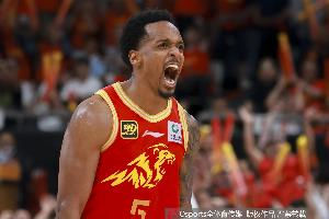 太强😤场均30分7.3助！2024-25赛季总决赛MVP：小巴里-布朗！