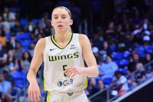 飞翼不敌风暴:状元佩奇19分5板8助 奥古米克23+19&李月汝手感不佳