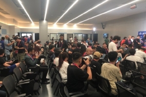 18强赛收官战！记者：国足赛前发布会媒体记者还是不少