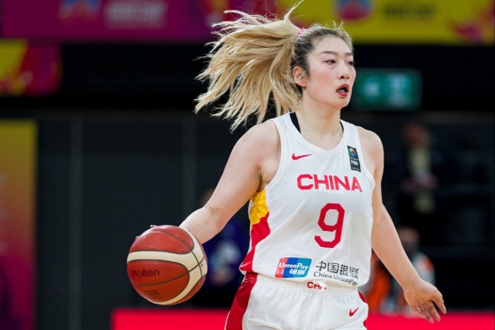 直播吧：中国女篮即将开启热身赛 阵容中暂无李梦身影