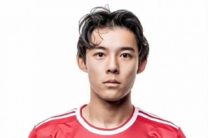 记者：李嗣镕今天上午来天津向津门虎报到，存在非常大的加盟可能